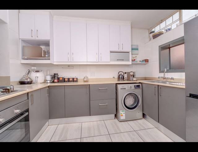 2 BEDROOM APARTMENT FOR SALE IN DARRENWOOD